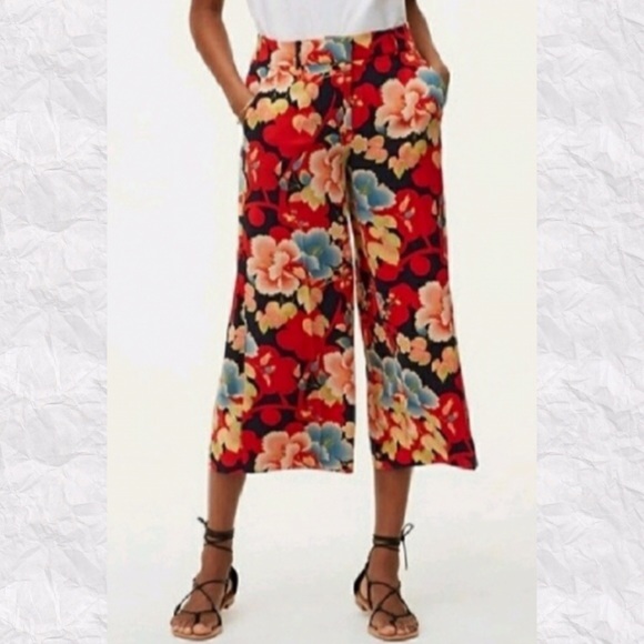 LOFT Pants - LOFT Ann Taylor Floral Wide Leg Capri Pants